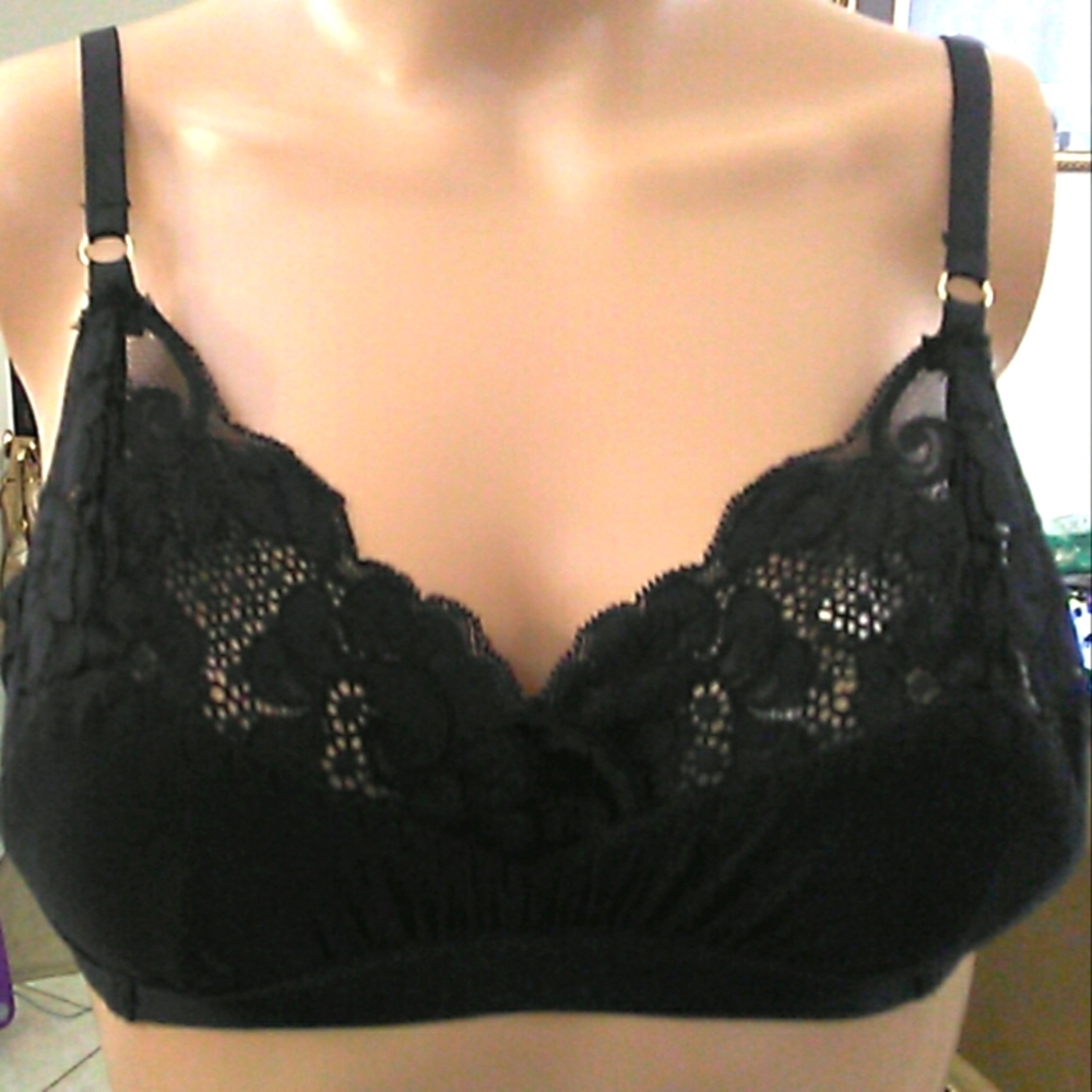 BNWT FREE PEOPLE HAH Chic Black Lace Bralette SZ. SM